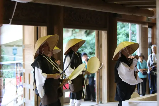 龍口法難会 毎年、神奈川県第二部管内布教師会が日蓮聖人へご報恩の唱題行脚と街頭布教をしています 有り難いかな 今年も有志がお参りに来てくださいました